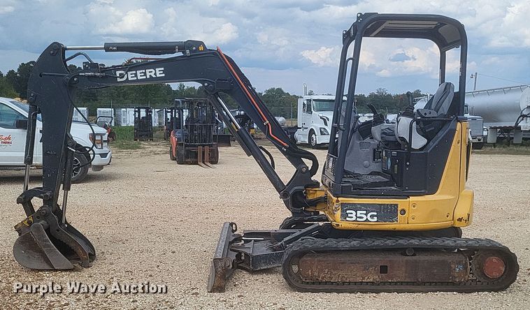 image for item DQ3678 2016 John Deere  35G mini excavator