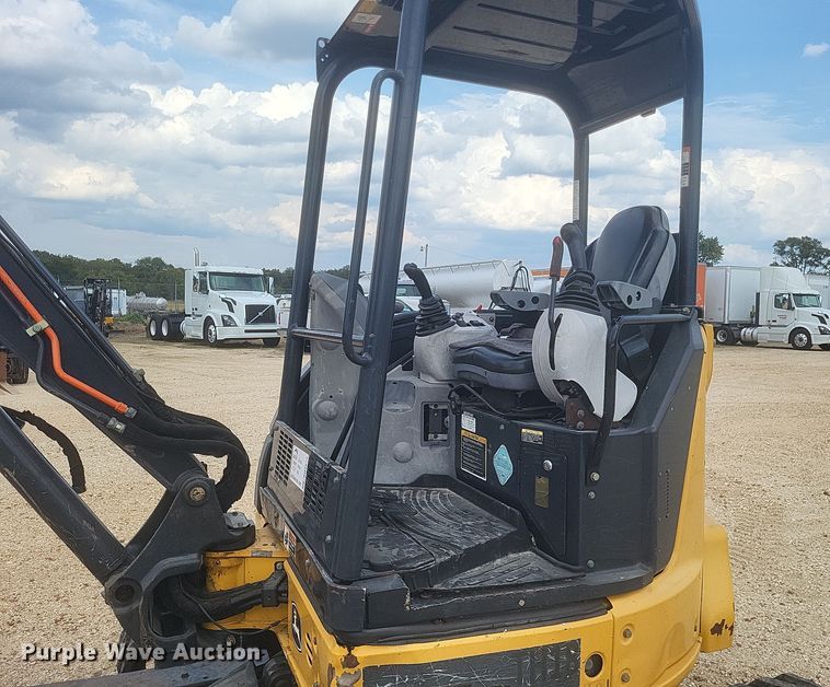 image for item DQ3678 2016 John Deere  35G mini excavator