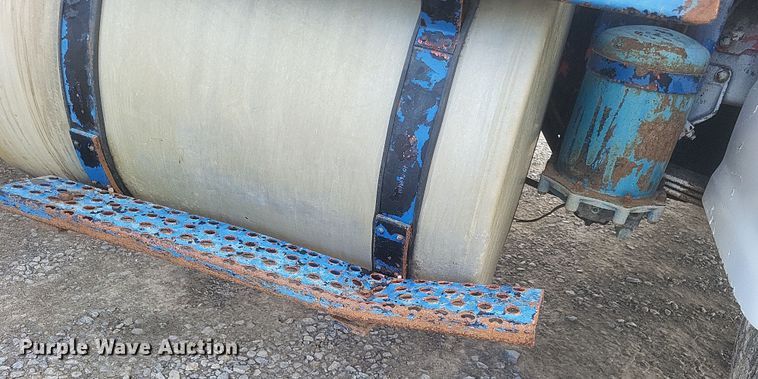 image for item DQ3691 1993 International  8100 water truck