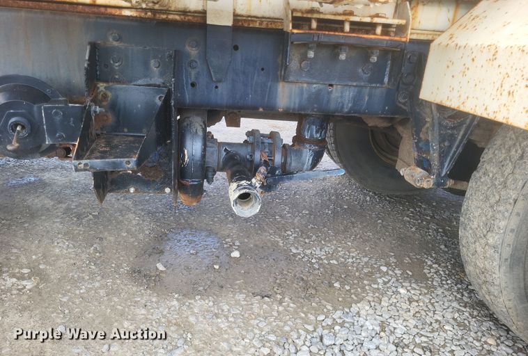 image for item DQ3691 1993 International  8100 water truck