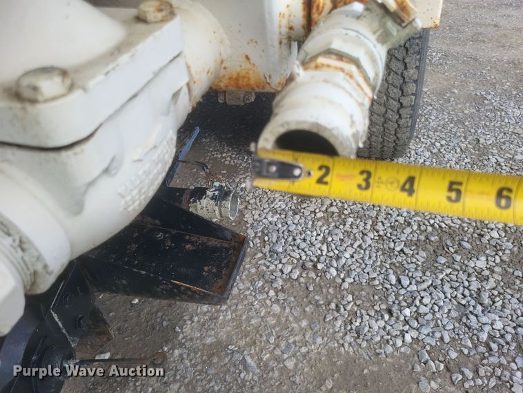 image for item DQ3691 1993 International  8100 water truck