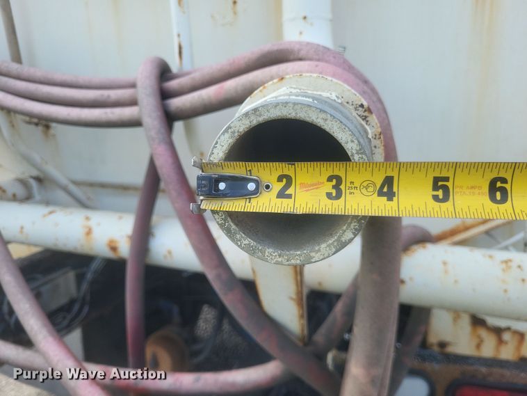 image for item DQ3691 1993 International  8100 water truck