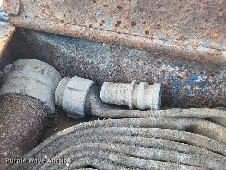 image for item DQ3691 1993 International  8100 water truck