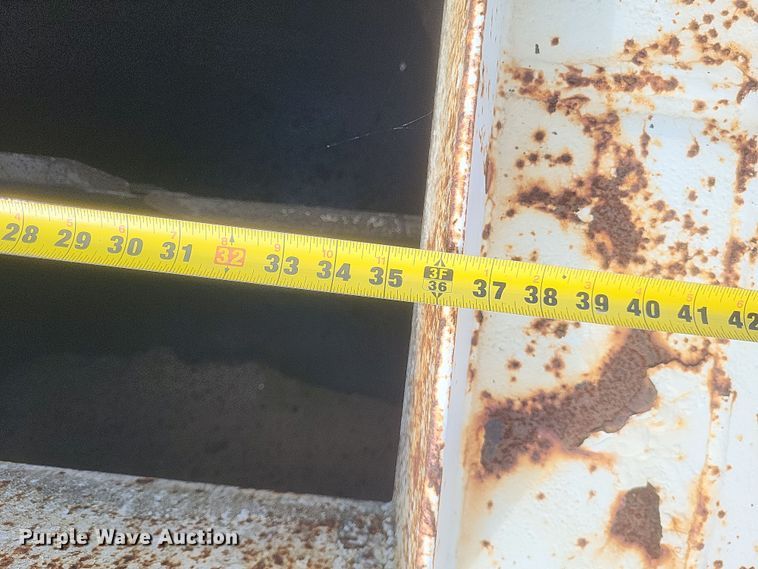 image for item DQ3691 1993 International  8100 water truck