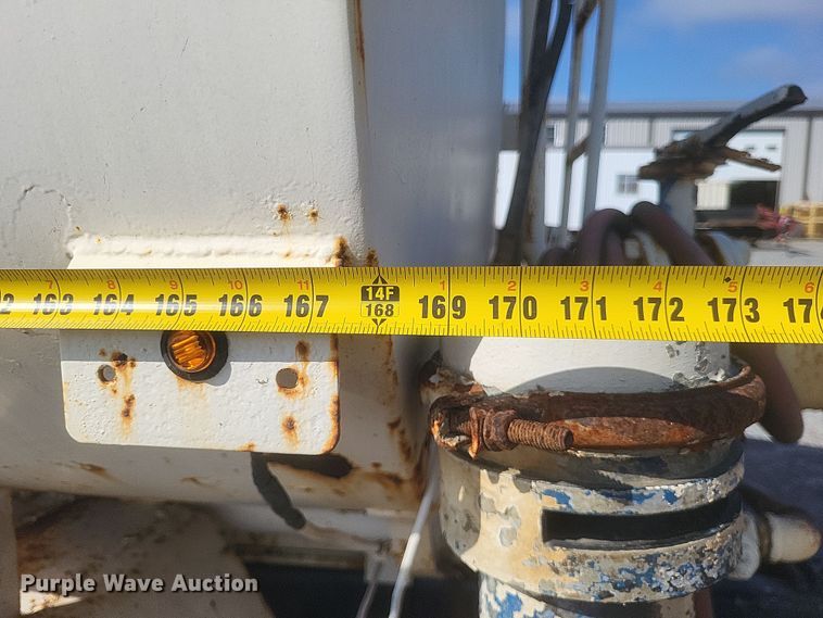 image for item DQ3691 1993 International  8100 water truck