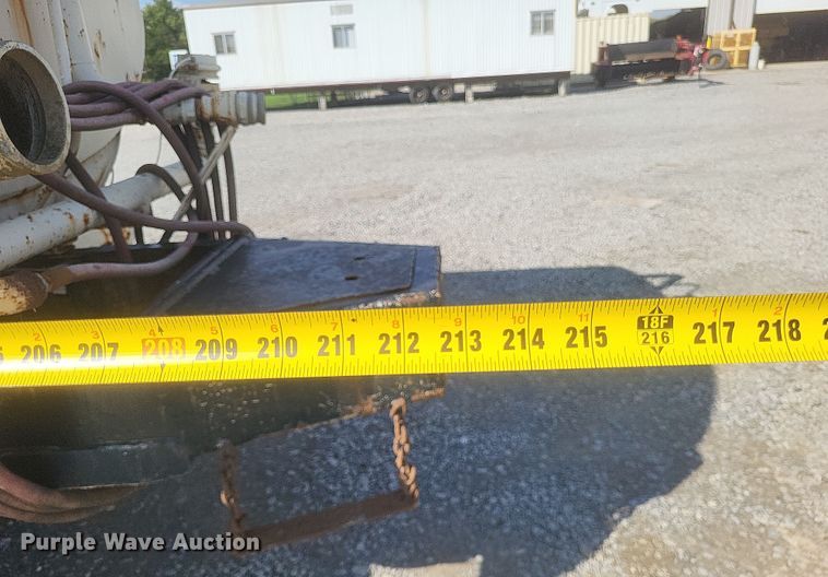 image for item DQ3691 1993 International  8100 water truck