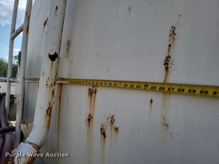 image for item DQ3691 1993 International  8100 water truck