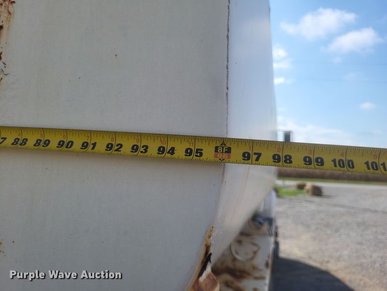 image for item DQ3691 1993 International  8100 water truck