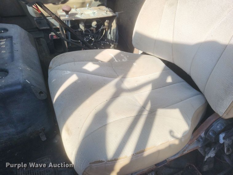 image for item DQ3691 1993 International  8100 water truck