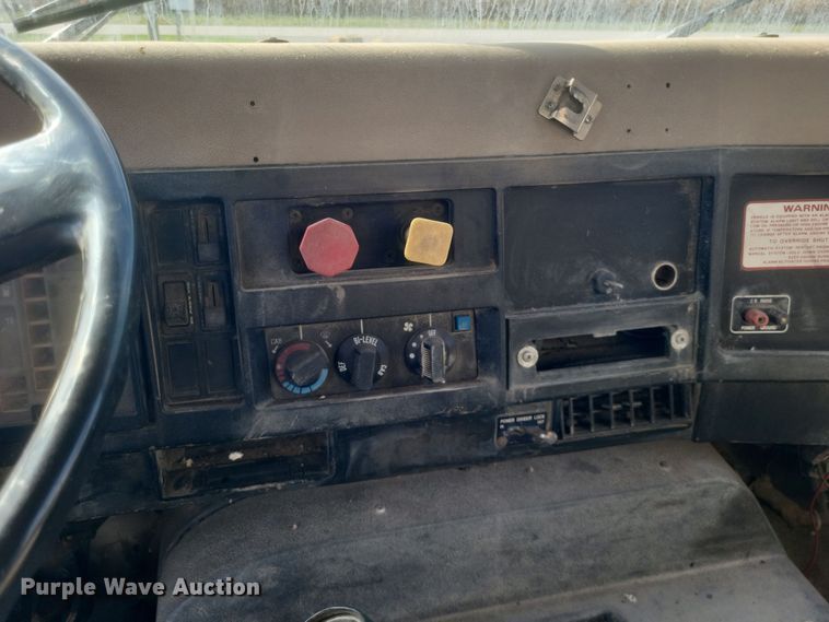 image for item DQ3691 1993 International  8100 water truck