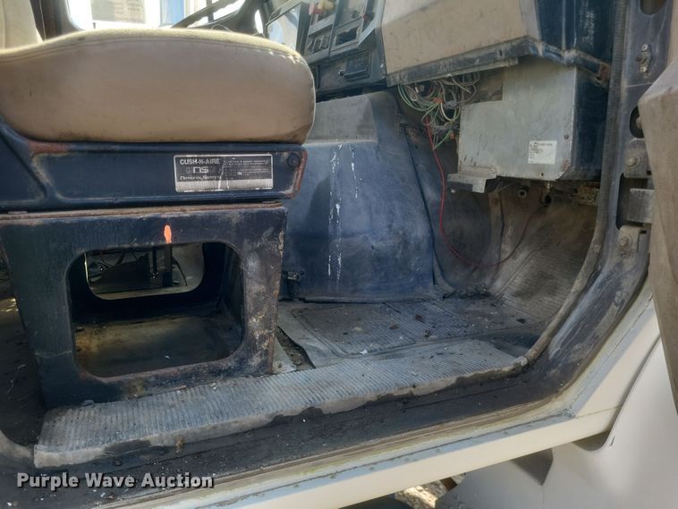 image for item DQ3691 1993 International  8100 water truck