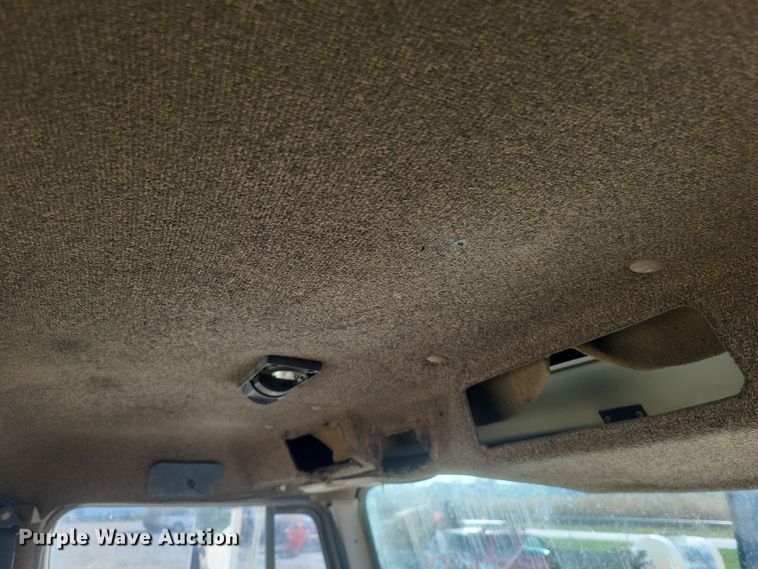 image for item DQ3691 1993 International  8100 water truck