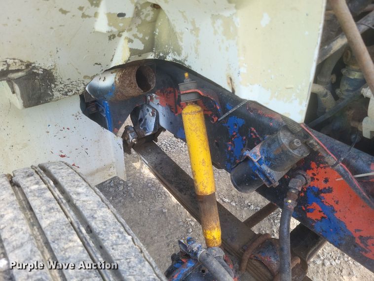 image for item DQ3691 1993 International  8100 water truck