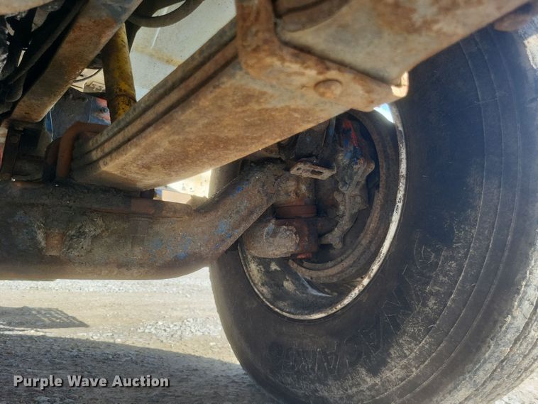 image for item DQ3691 1993 International  8100 water truck