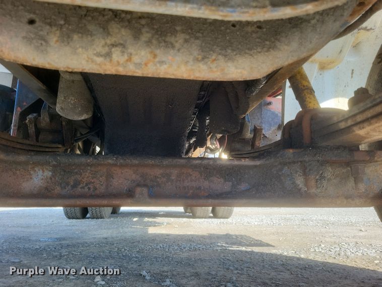 image for item DQ3691 1993 International  8100 water truck