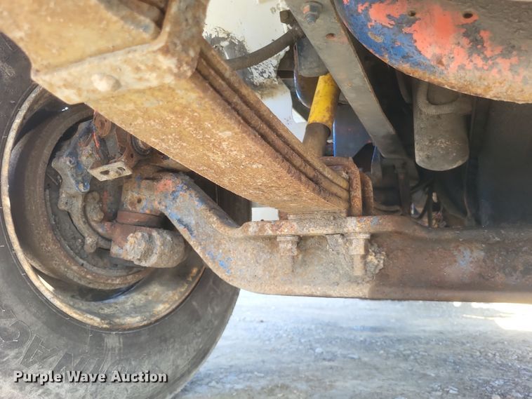 image for item DQ3691 1993 International  8100 water truck