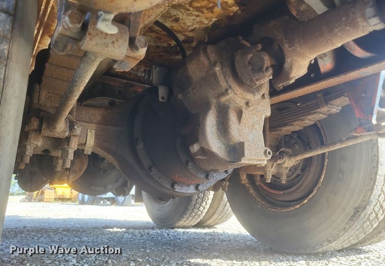 image for item DQ3691 1993 International  8100 water truck