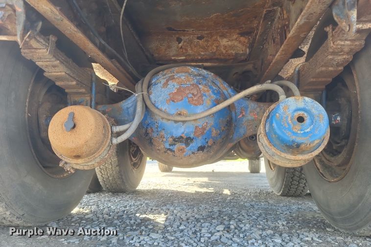 image for item DQ3691 1993 International  8100 water truck