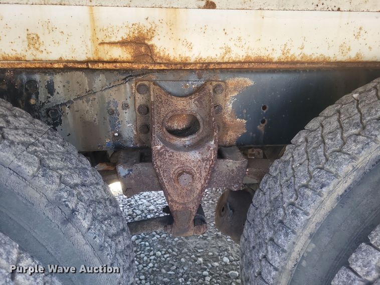 image for item DQ3691 1993 International  8100 water truck