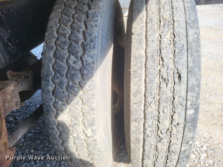 image for item DQ3691 1993 International  8100 water truck