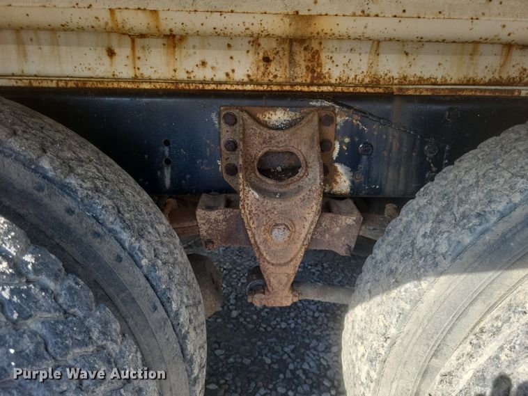 image for item DQ3691 1993 International  8100 water truck