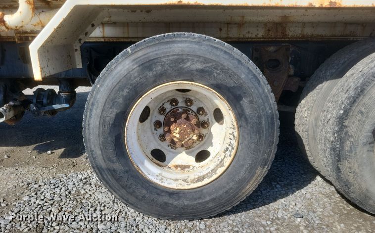 image for item DQ3691 1993 International  8100 water truck