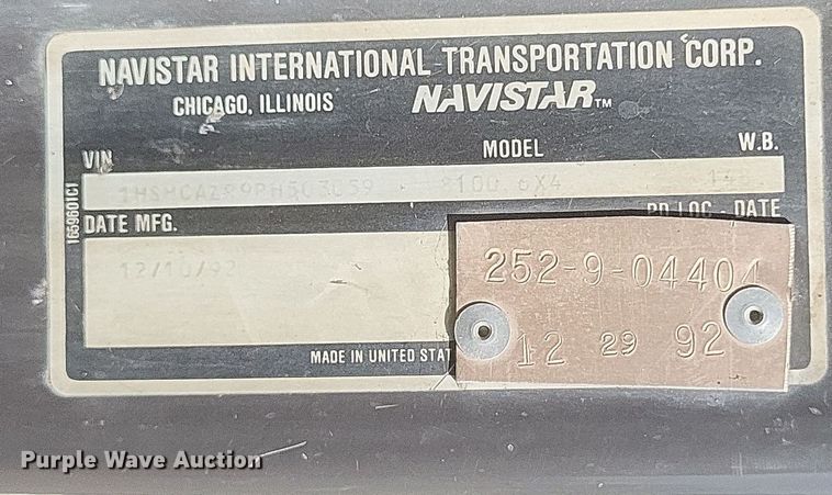 image for item DQ3691 1993 International  8100 water truck