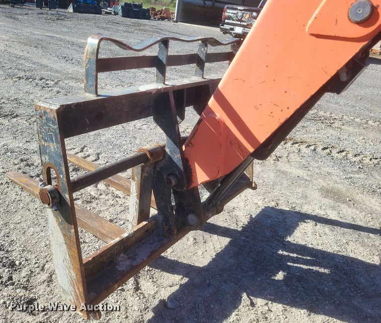 image for item DQ3697 2007 JLG 644E-42 telehandler