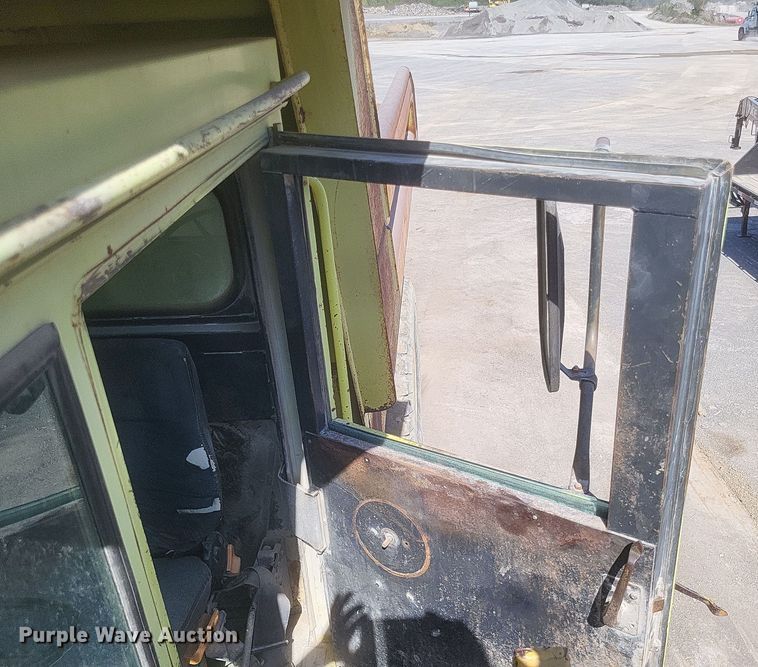 image for item DQ3703 1989 Euclid 324 T.D. R35  haul truck