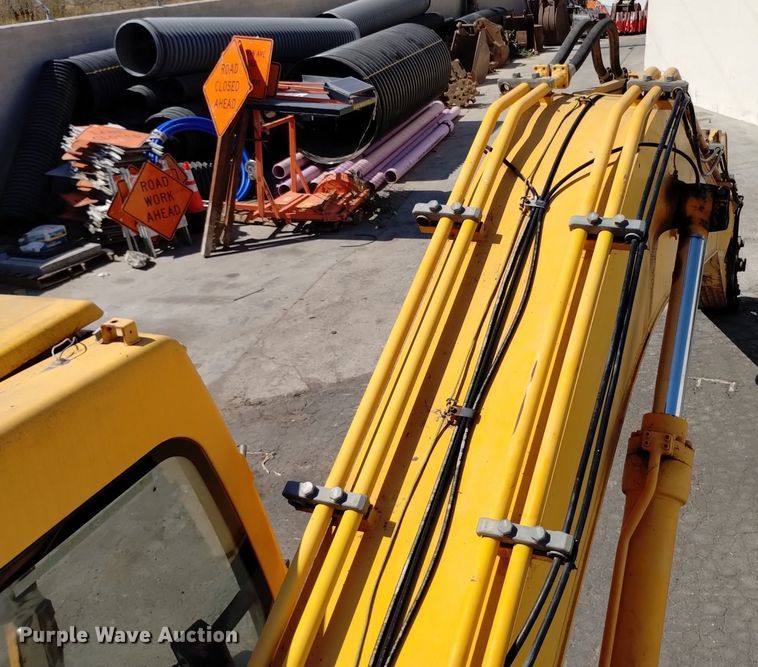 image for item DQ6179 2005 Hyundai  210LC excavator