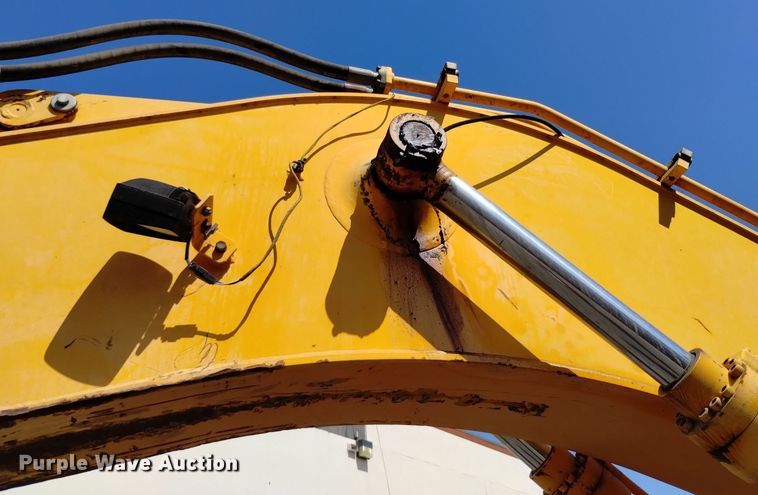 image for item DQ6179 2005 Hyundai  210LC excavator