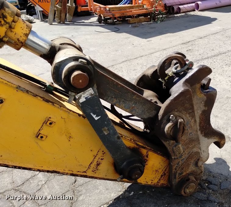 image for item DQ6179 2005 Hyundai  210LC excavator