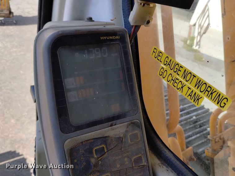 image for item DQ6179 2005 Hyundai  210LC excavator