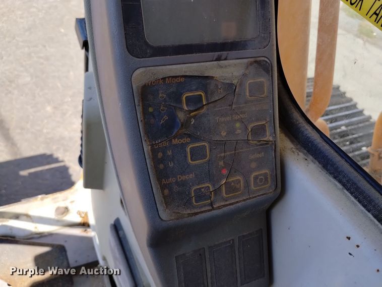 image for item DQ6179 2005 Hyundai  210LC excavator