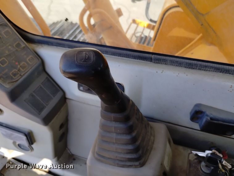 image for item DQ6179 2005 Hyundai  210LC excavator