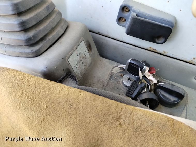 image for item DQ6179 2005 Hyundai  210LC excavator