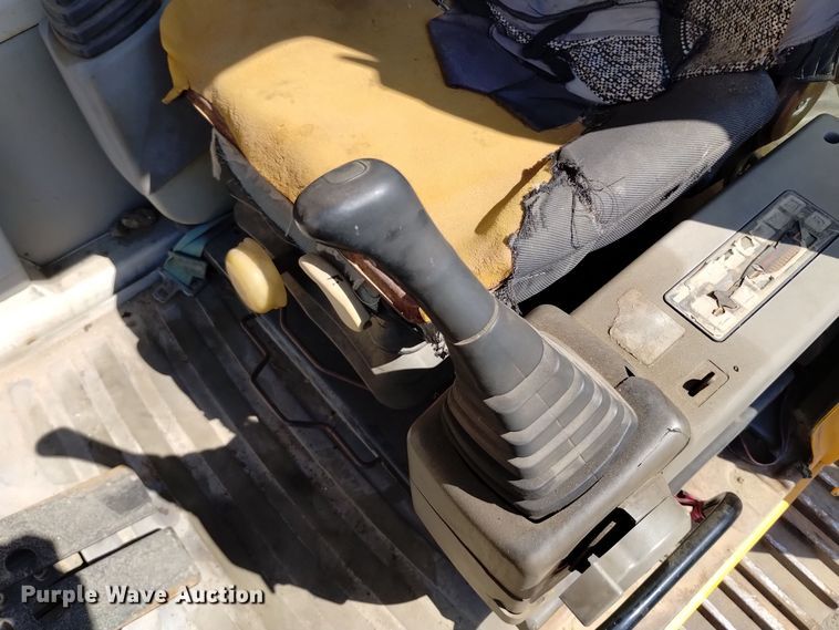 image for item DQ6179 2005 Hyundai  210LC excavator