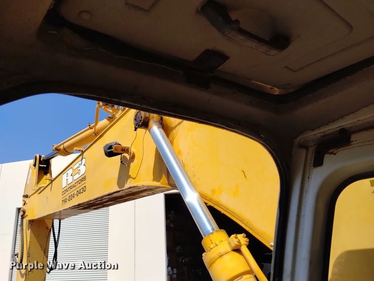 image for item DQ6179 2005 Hyundai  210LC excavator