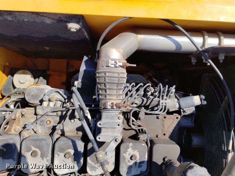 image for item DQ6179 2005 Hyundai  210LC excavator