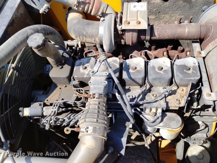 image for item DQ6179 2005 Hyundai  210LC excavator