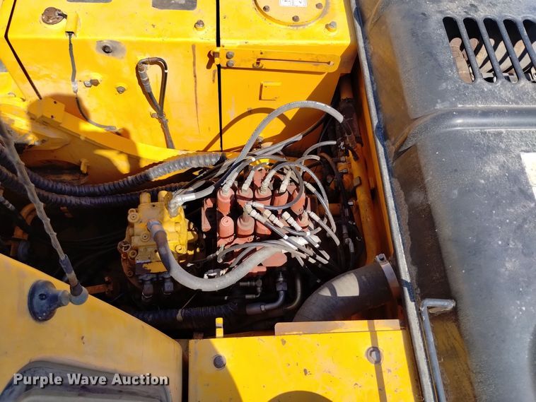 image for item DQ6179 2005 Hyundai  210LC excavator