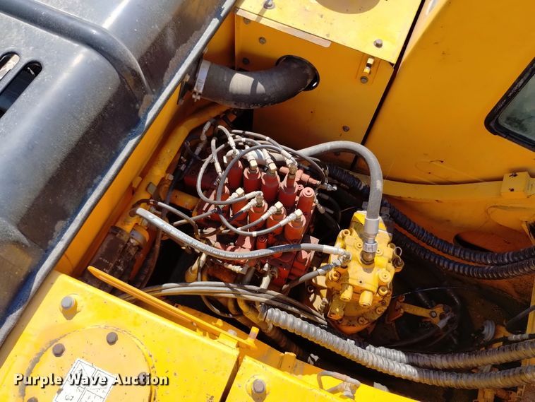 image for item DQ6179 2005 Hyundai  210LC excavator