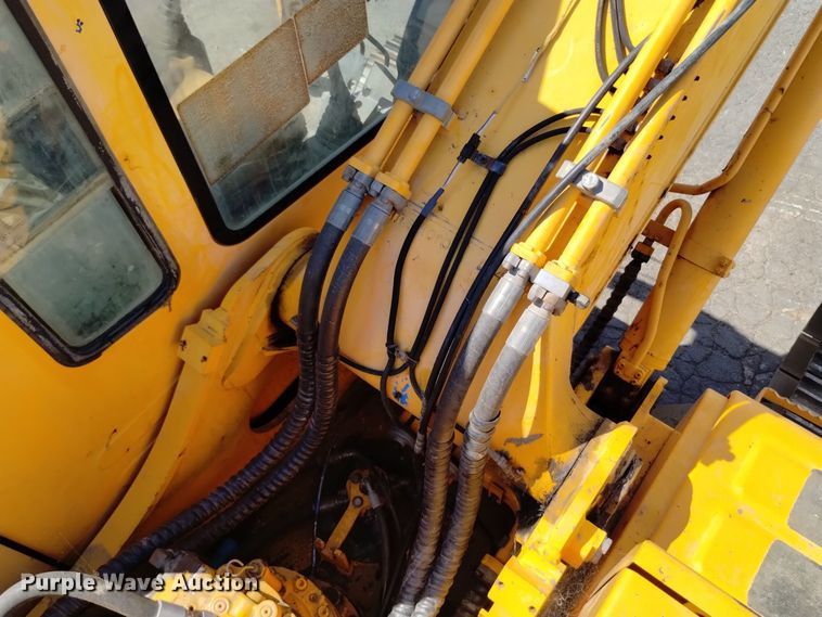image for item DQ6179 2005 Hyundai  210LC excavator
