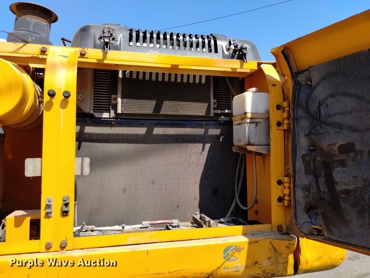 image for item DQ6179 2005 Hyundai  210LC excavator