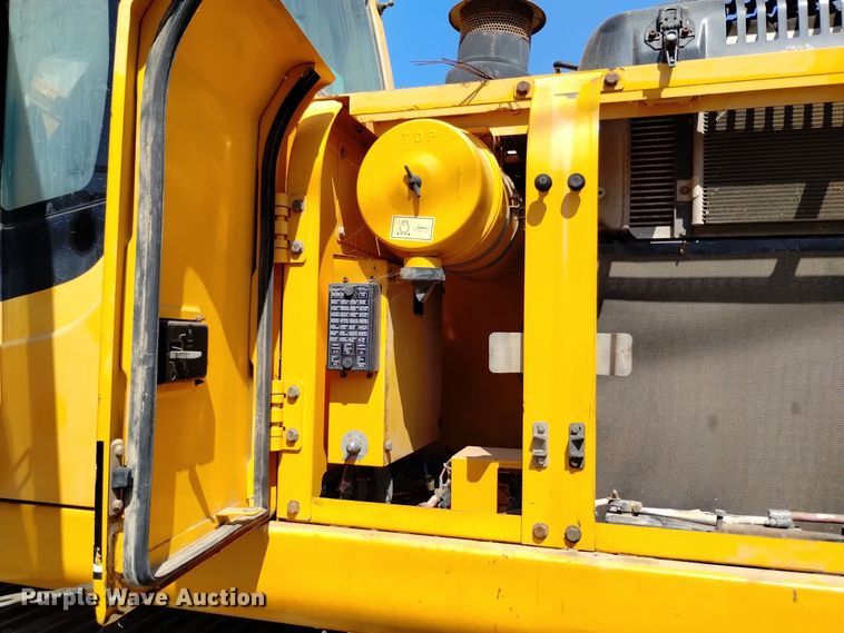 image for item DQ6179 2005 Hyundai  210LC excavator