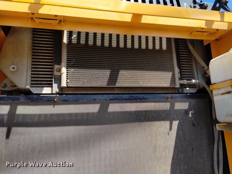 image for item DQ6179 2005 Hyundai  210LC excavator