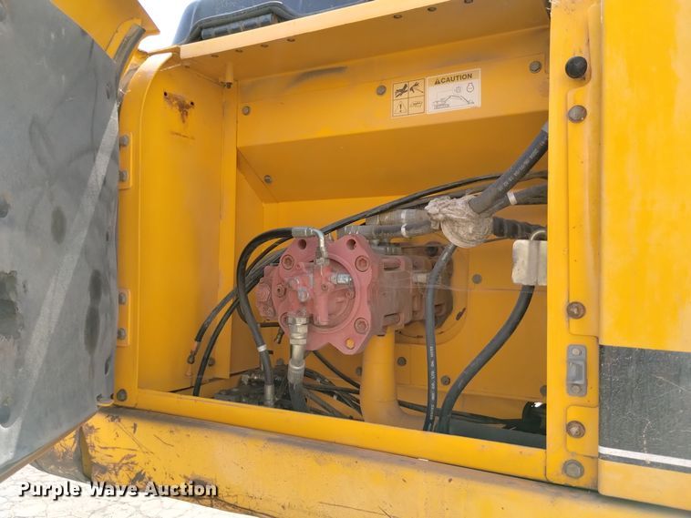 image for item DQ6179 2005 Hyundai  210LC excavator