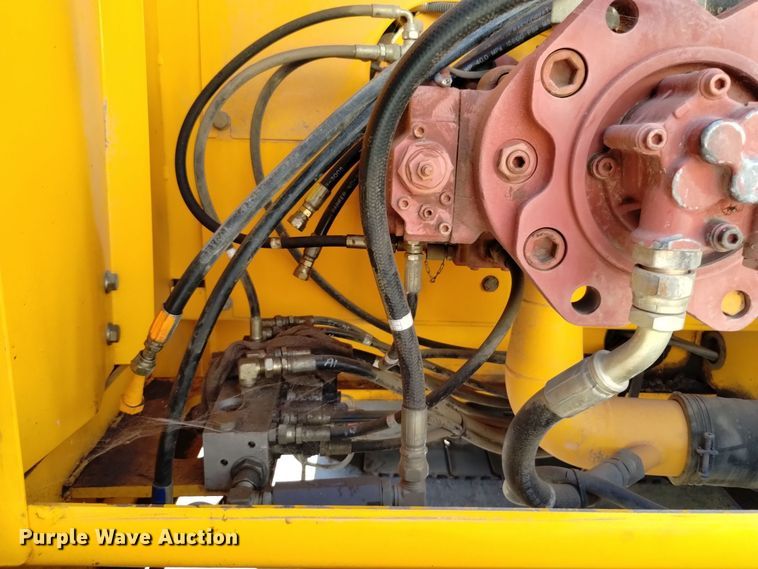 image for item DQ6179 2005 Hyundai  210LC excavator