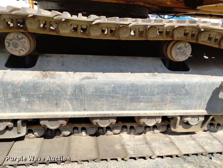 image for item DQ6179 2005 Hyundai  210LC excavator