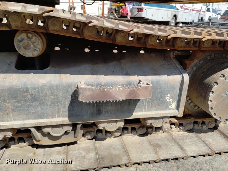 image for item DQ6179 2005 Hyundai  210LC excavator